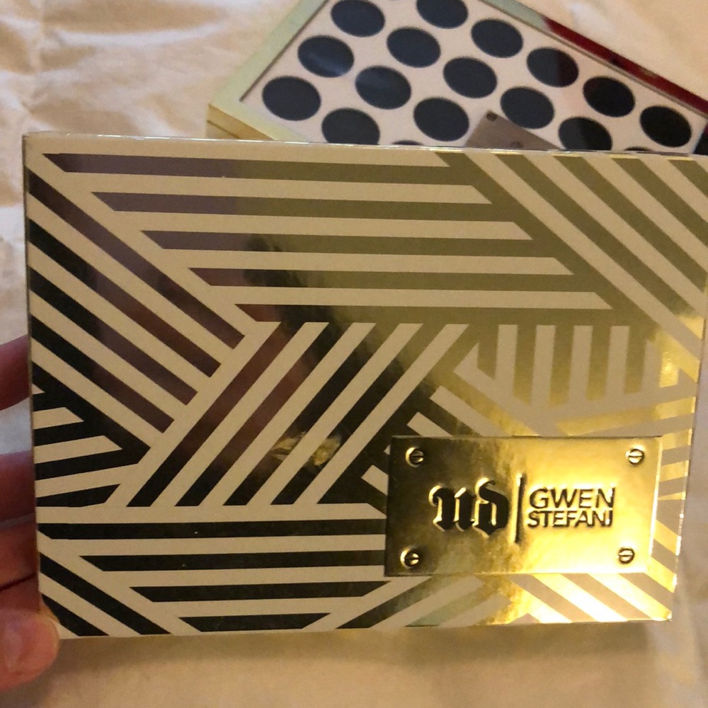 Urban Decay Gwen Stefani eyeshadow palette
